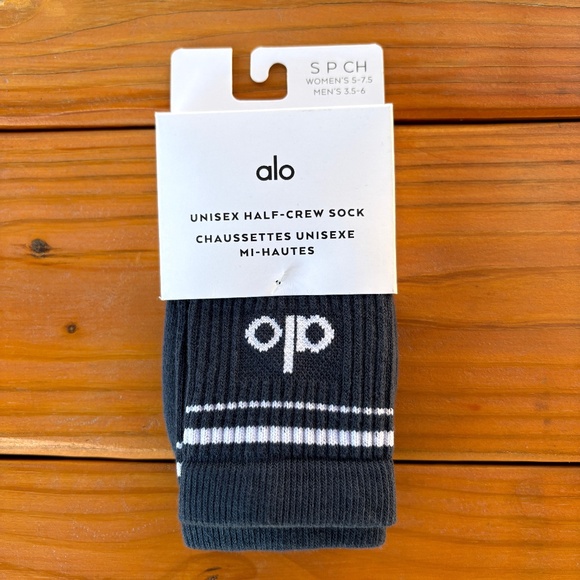 NWT ALO Yoga  Unisex Half-Crew Socks Navy Blue and White Size Small - Picture 1 of 4